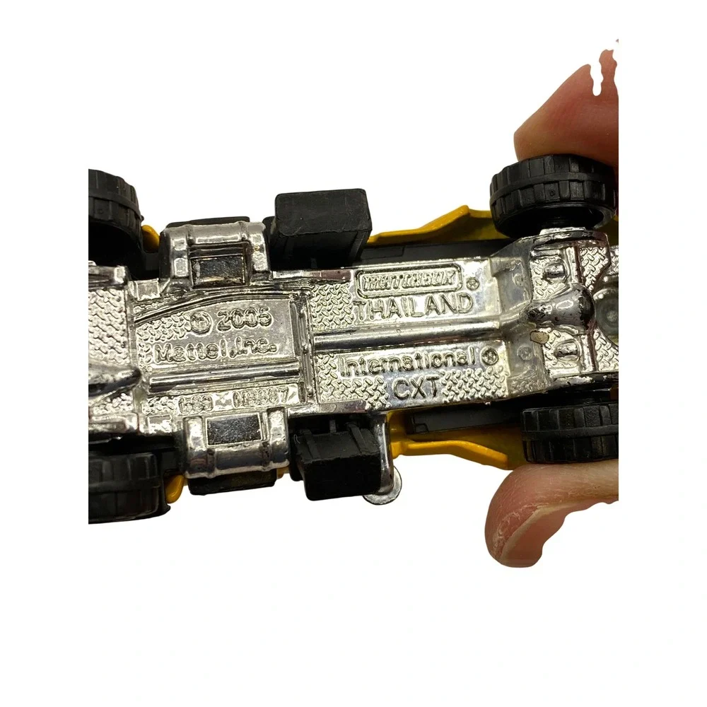 Matchbox 2005 International CXT Pickup Truck Yellow Diecast Toy Car Mattel‎